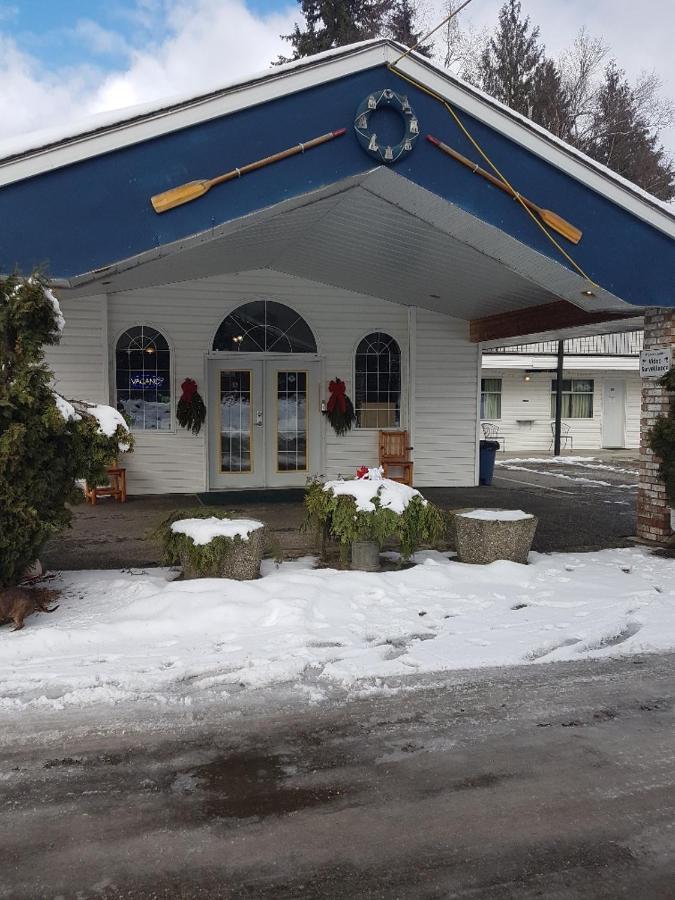 Anchor Riverfront Motel Sicamous Exterior foto